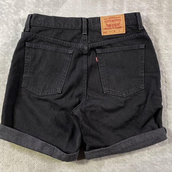 Vintage Levis 506 Denim Shorts Women 12 Black Regular High Waisted Cuffed Y2K - Picture 9 of 9